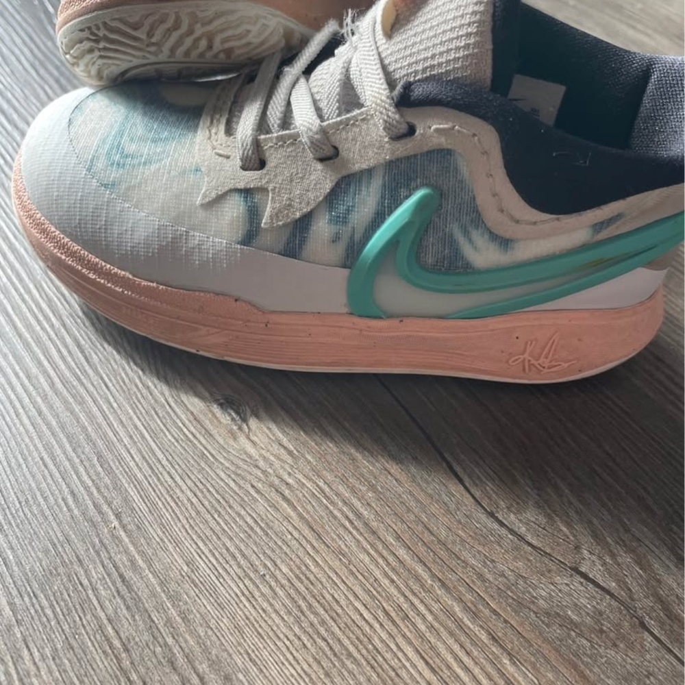 Nike Kids Sneakers - Teal, Beige, and Pink